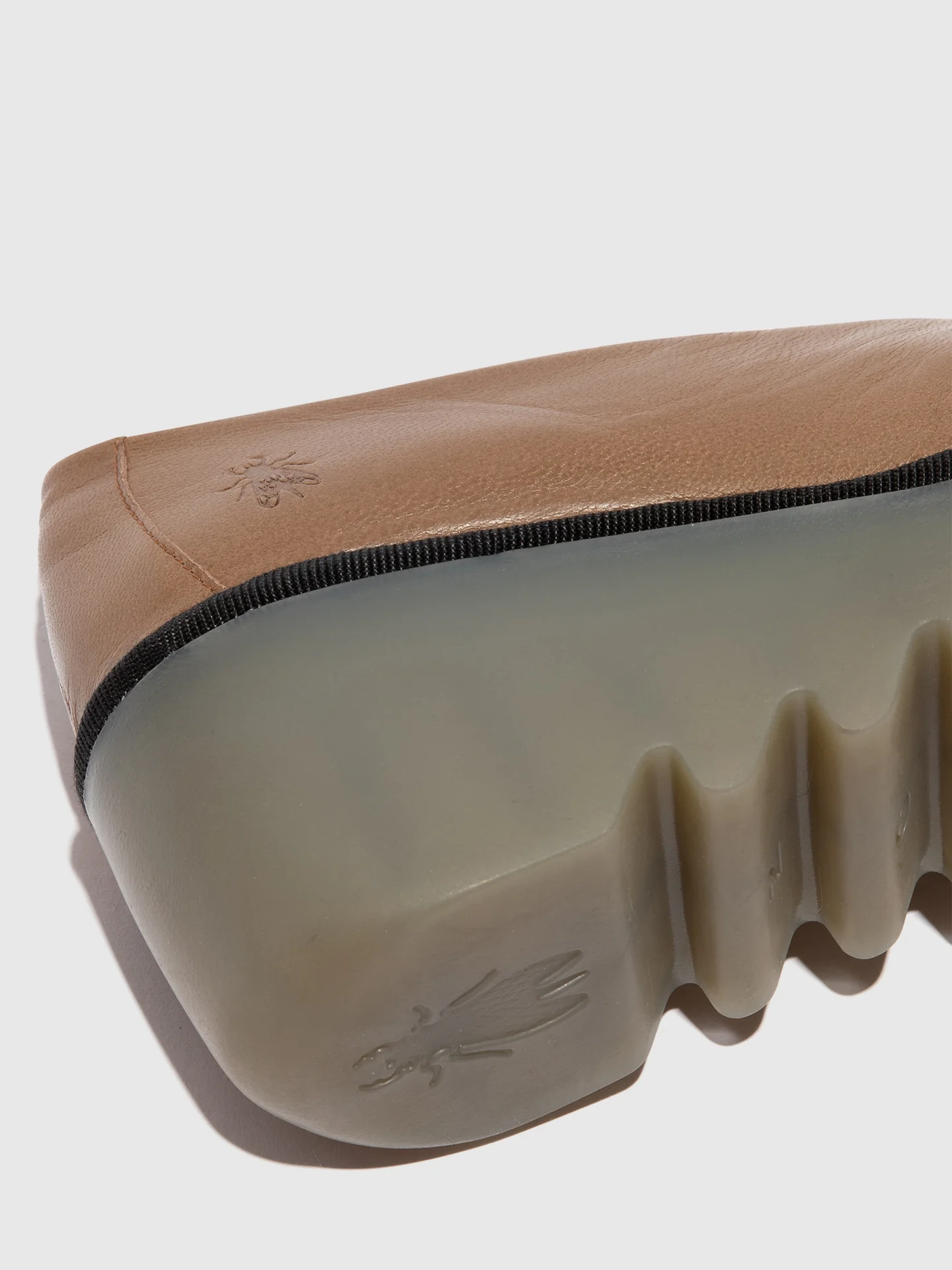 Slip-on Shoes BESO246FLY GROUND - Image 4
