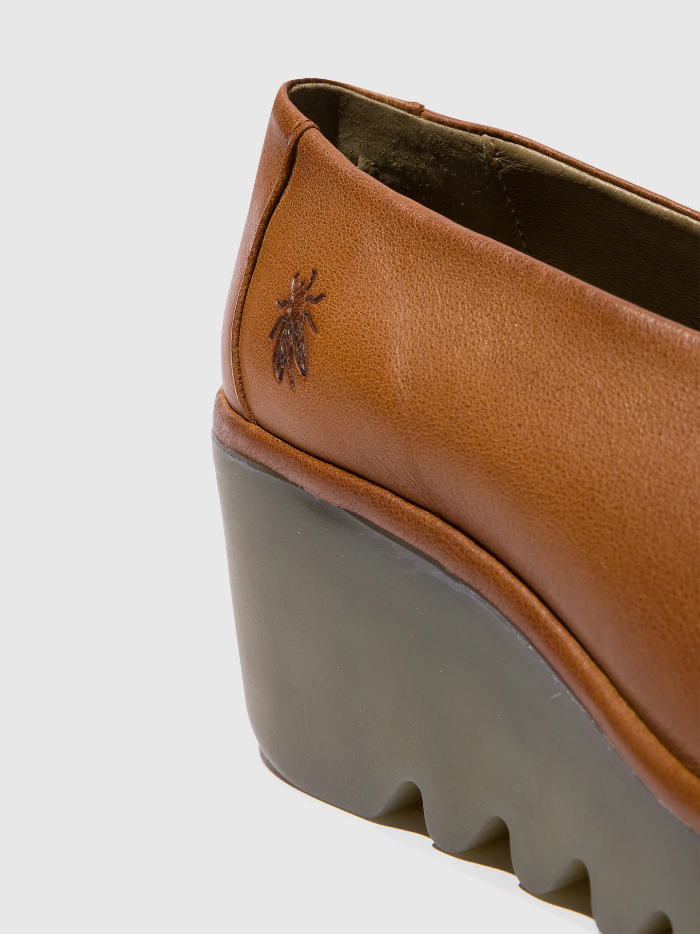 Slip-on Shoes BESO246FLY TAN - Image 4