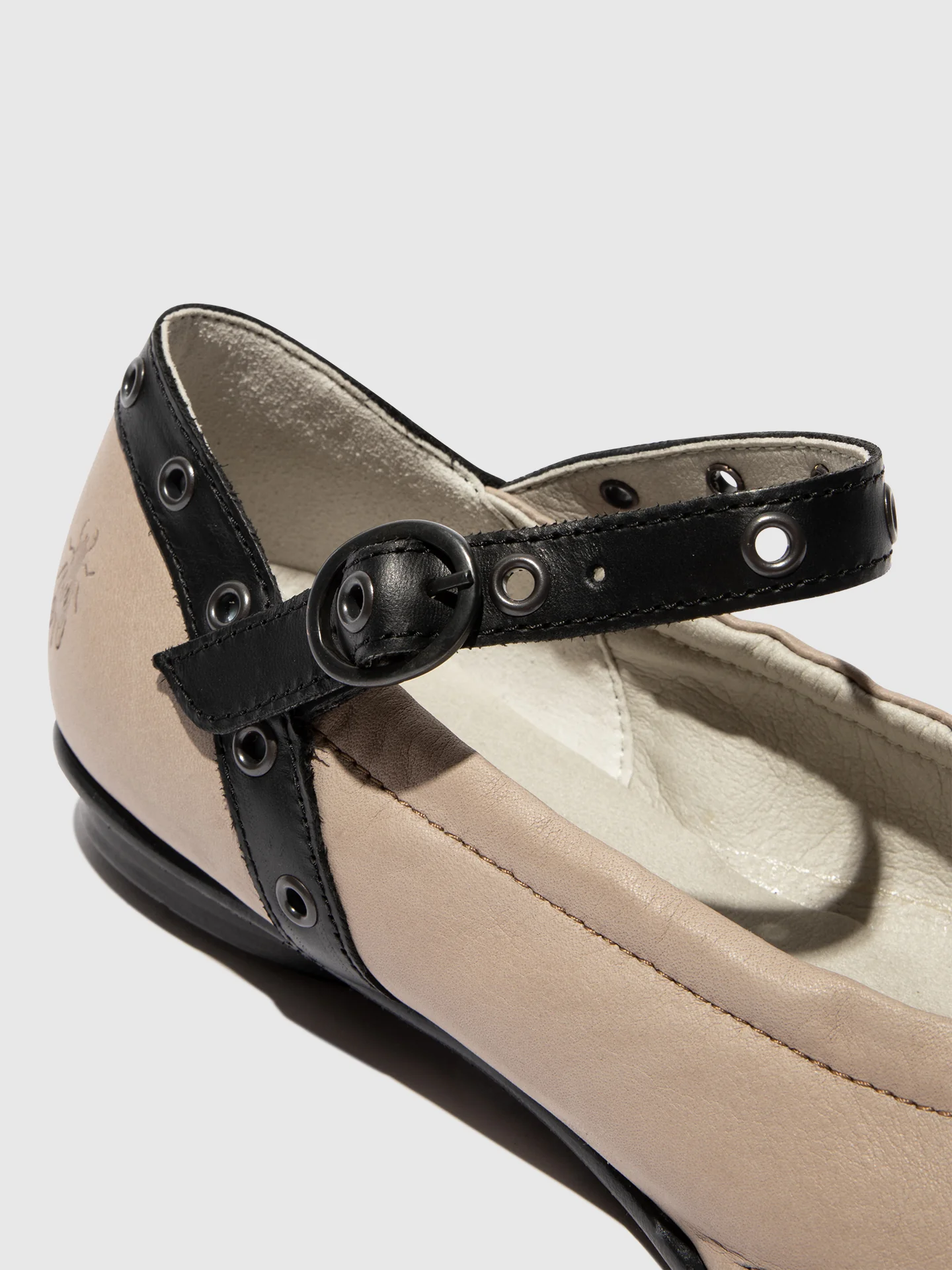 Flat Ballerinas BEWI263FLY TAUPE/BLACK - Image 4