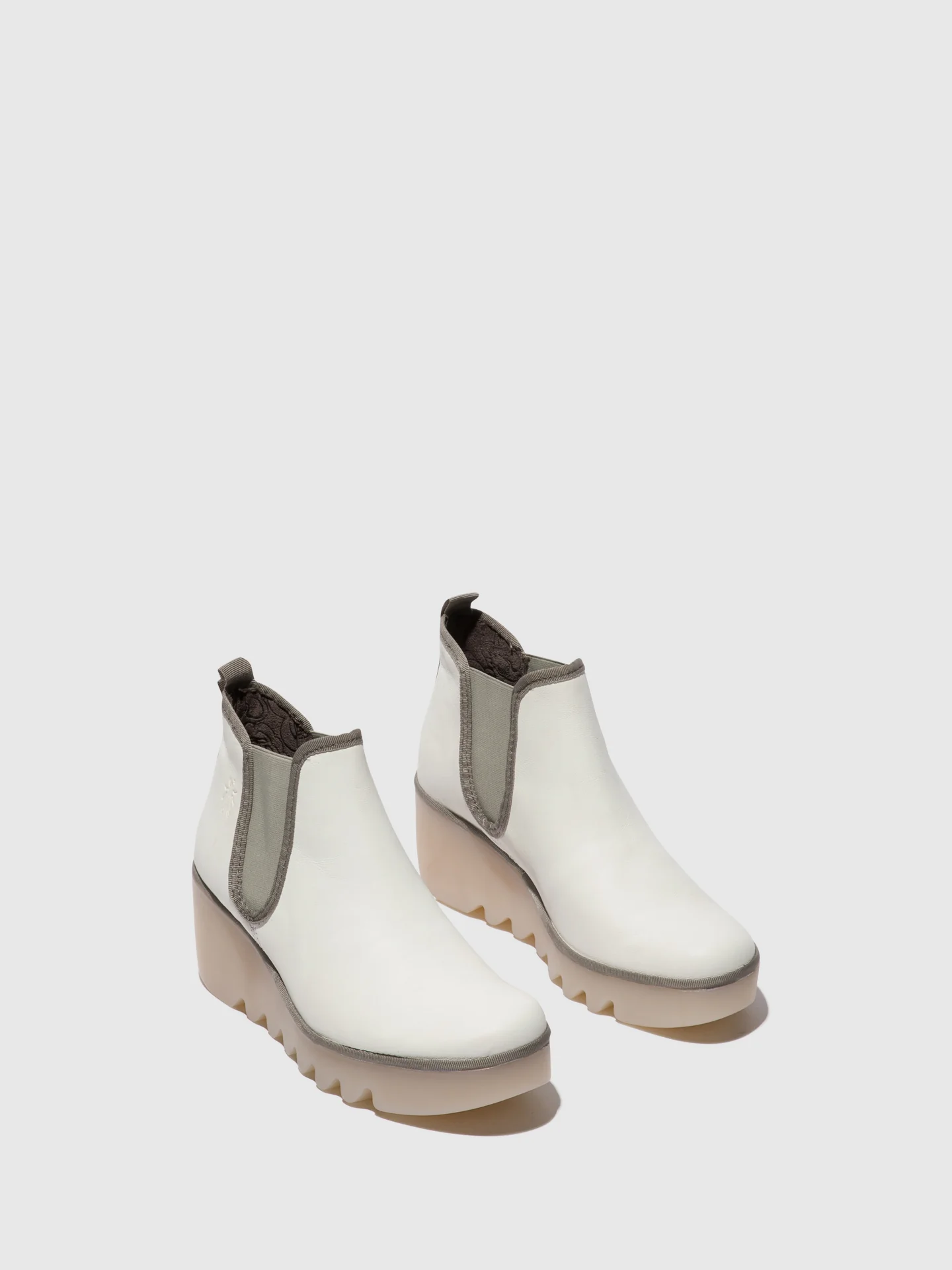 Chelsea Ankle Boots BYNE349FLY WHITE (MILKY SOLE) - Image 2